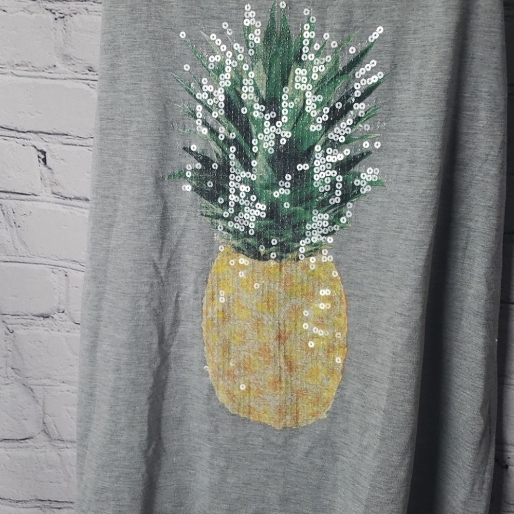 Ferch Apparel Top - Picture 2 of 4